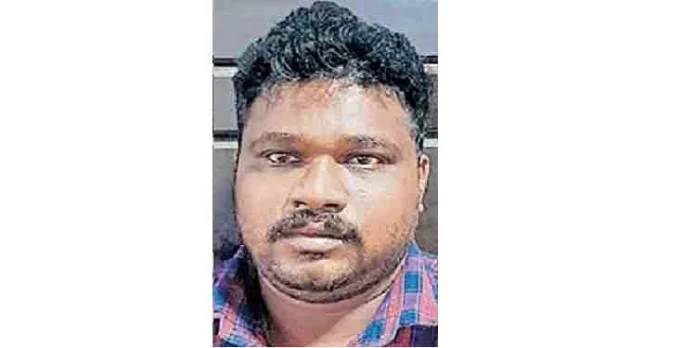 ഓട നിര്മാണത്തിനായി എത്തി മടങ്ങി പോകും വഴി കുളിമുറി ദൃശ്യം പകര്ത്തിയ യുവാവ് അറസ്റ്റില് ഓട നിര്മാണത്തിനായി എത്തി മടങ്ങി പോകും വഴി കുളിമുറി ദൃശ്യം പകര്ത്തിയ യുവാവ് അറസ്റ്റില്