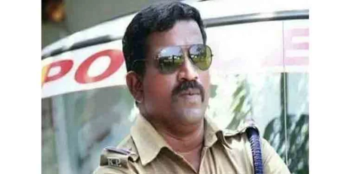 തൃക്കാക്കര കൂട്ടബലാത്സംഗ കേസില് പ്രതിയായ ബേപ്പൂര് കോസ്റ്റല് സിഐ, പി ആര് സുനുവിന് സസ്പെന്ഷന് തൃക്കാക്കര കൂട്ടബലാത്സംഗ കേസില് പ്രതിയായ ബേപ്പൂര് കോസ്റ്റല് സിഐ, പി ആര് സുനുവിന് സസ്പെന്ഷന്
