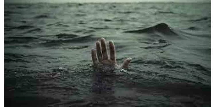 പൂഞ്ഞാറിൽ പാറമടക്കുളത്തില് കുളിക്കാനിറങ്ങിയ യുവാവ് മുങ്ങി മരിച്ചു പൂഞ്ഞാറിൽ പാറമടക്കുളത്തില് കുളിക്കാനിറങ്ങിയ യുവാവ് മുങ്ങി മരിച്ചു