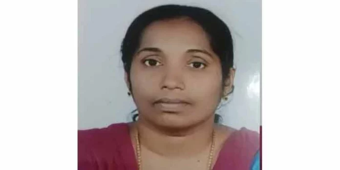 പ്രഭാതസവാരിക്കിറങ്ങിയ വീട്ടമ്മയ്ക്ക് ടിപ്പര് ലോറി ഇടിച്ച് ദാരുണാന്ത്യം പ്രഭാതസവാരിക്കിറങ്ങിയ വീട്ടമ്മയ്ക്ക് ടിപ്പര് ലോറി ഇടിച്ച് ദാരുണാന്ത്യം
