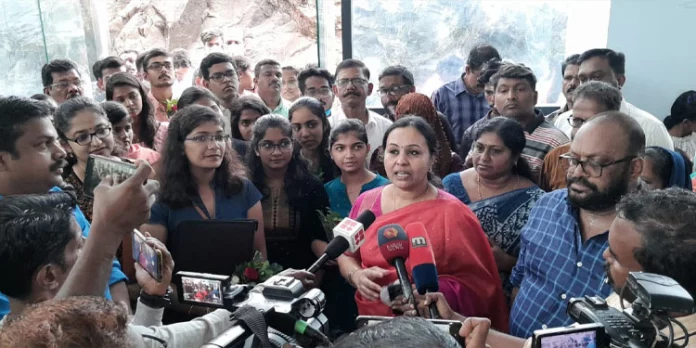 കോന്നി മെഡിക്കൽ കോളേജിൽ പി ജി കോഴ്സുകൾ ആരംഭിക്കും ; മന്ത്രി വീണ ജോർജ്ജ് കോന്നി മെഡിക്കൽ കോളേജിൽ പി ജി കോഴ്സുകൾ ആരംഭിക്കും ; മന്ത്രി വീണ ജോർജ്ജ്