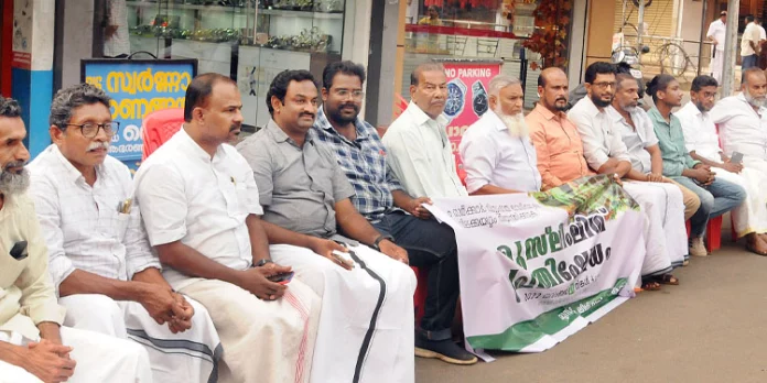 നിത്യോപയോഗ സാധനങ്ങളുടെ വിലക്കയറ്റത്തിൽ പ്രതിഷേധിച്ച് മുസ്ലിം ലീഗ് ധർണ്ണ നടത്തി നിത്യോപയോഗ സാധനങ്ങളുടെ വിലക്കയറ്റത്തിൽ പ്രതിഷേധിച്ച് മുസ്ലിം ലീഗ് ധർണ്ണ നടത്തി