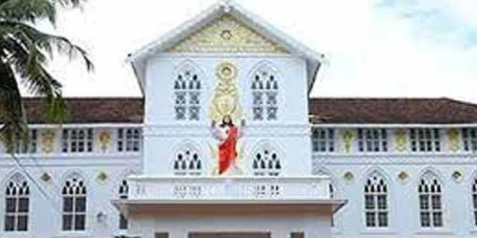 സീറോ മലബാര് സഭയുടെ ഭൂമിയിടപാടുകളുമായി ബന്ധപ്പെട്ട കേസുകള് സുപ്രീംകോടതി ഇന്ന് പരിഗണിക്കും സീറോ മലബാര് സഭയുടെ ഭൂമിയിടപാടുകളുമായി ബന്ധപ്പെട്ട കേസുകള് സുപ്രീംകോടതി ഇന്ന് പരിഗണിക്കും