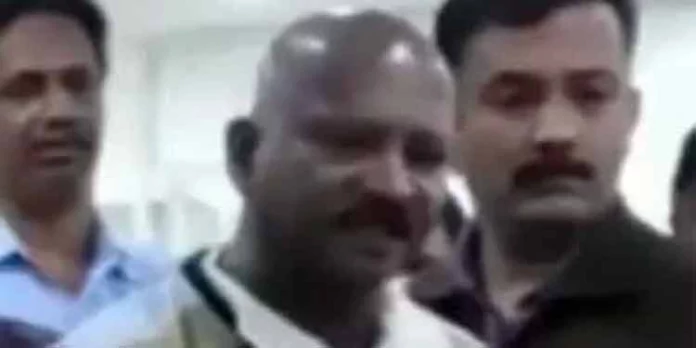 സര്ക്കാര് ഡോക്ടറെ വിജിലന്സ് ഓഫീസര് ഭീഷണിപ്പെടുത്തിയതായി പരാതി സര്ക്കാര് ഡോക്ടറെ വിജിലന്സ് ഓഫീസര് ഭീഷണിപ്പെടുത്തിയതായി പരാതി