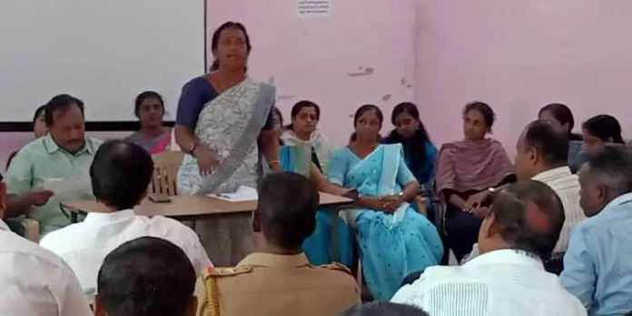 ഇട്ടിയപ്പാറ ടൗണില് വണ്വെ സമ്പ്രദായം കര്ശനമാക്കാന് ട്രാഫിക് റെഗുലേറ്ററി കമ്മിറ്റി തീരുമാനിച്ചു ഇട്ടിയപ്പാറ ടൗണില് വണ്വെ സമ്പ്രദായം കര്ശനമാക്കാന് ട്രാഫിക് റെഗുലേറ്ററി കമ്മിറ്റി തീരുമാനിച്ചു