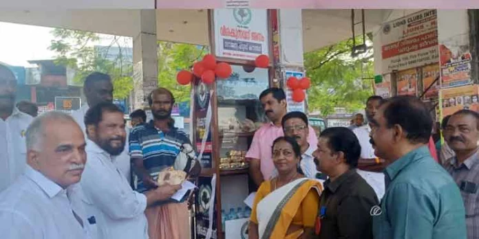 ഇട്ടിയപ്പാറ സ്വകാര്യ ബസ് സ്റ്റാൻഡ് ടെർമിനിൽ സ്ഥാപിച്ച സൗജന്യ ഫുഡ് കൗണ്ടറിന്റെ ഉദ്ഘാടനം നടത്തി ഇട്ടിയപ്പാറ സ്വകാര്യ ബസ് സ്റ്റാൻഡ് ടെർമിനിൽ സ്ഥാപിച്ച സൗജന്യ ഫുഡ് കൗണ്ടറിന്റെ ഉദ്ഘാടനം നടത്തി