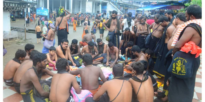 മഴ മാറി ; ശബരിമലയിൽ ഭക്തജന തിരക്ക് തുടങ്ങി മഴ മാറി ; ശബരിമലയിൽ ഭക്തജന തിരക്ക് തുടങ്ങി