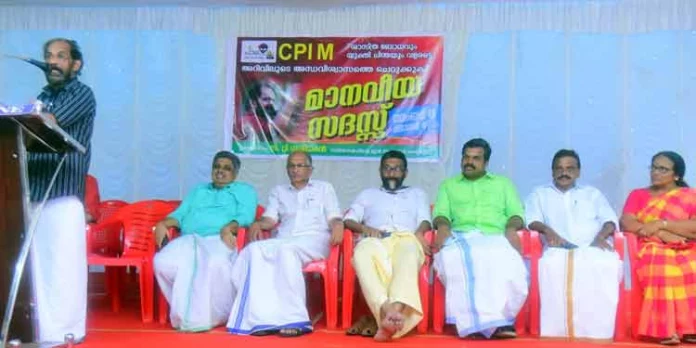 സമൂഹ മാധ്യമങ്ങൾ കുടുംബ ബന്ധങ്ങൾ തകർക്കുന്നു : റ്റി ശശിധരൻ സമൂഹ മാധ്യമങ്ങൾ കുടുംബ ബന്ധങ്ങൾ തകർക്കുന്നു : റ്റി ശശിധരൻ