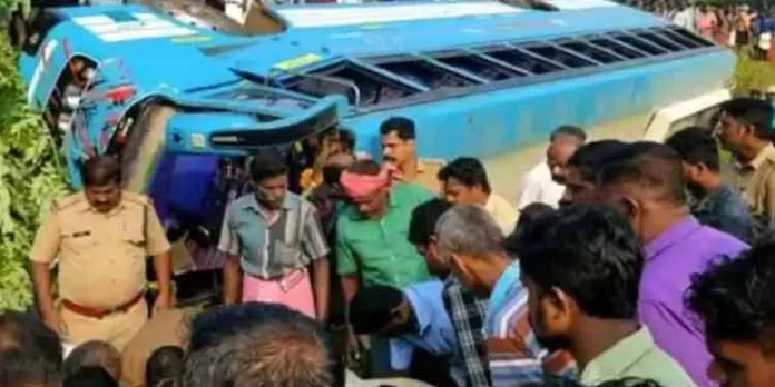 കൊണ്ടാഴിയിൽ സ്വകാര്യ ബസ്സ് താഴ്ചയിലേക്ക് മറിഞ്ഞ് അപകടം കൊണ്ടാഴിയിൽ സ്വകാര്യ ബസ്സ് താഴ്ചയിലേക്ക് മറിഞ്ഞ് അപകടം