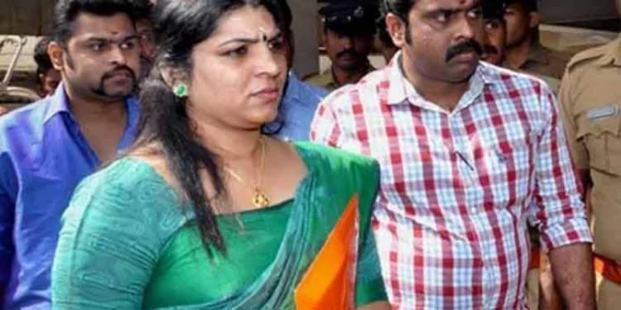 സരിത എസ് നായരെ ഭക്ഷണത്തില് രാസവസ്തു കലര്ത്തി കൊല്ലാന് ശ്രമം സരിത എസ് നായരെ ഭക്ഷണത്തില് രാസവസ്തു കലര്ത്തി കൊല്ലാന് ശ്രമം