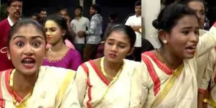 തിരുവനന്തപുരം റവന്യു ജില്ല കലോത്സവത്തില് മാര്ഗം കളിയിലെ വിധി നിര്ണയത്തിനെതിരെ മത്സരാര്ത്ഥികളും രക്ഷാകര്ത്താക്കളും തിരുവനന്തപുരം റവന്യു ജില്ല കലോത്സവത്തില് മാര്ഗം കളിയിലെ വിധി നിര്ണയത്തിനെതിരെ മത്സരാര്ത്ഥികളും രക്ഷാകര്ത്താക്കളും