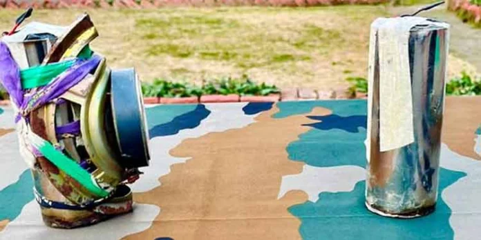 ജമ്മു കശ്മീരിലെ കുല്ഗാമില് നിന്നും സൈന്യം സ്ഫോടകവസ്തുക്കള് കണ്ടെത്തി ജമ്മു കശ്മീരിലെ കുല്ഗാമില് നിന്നും സൈന്യം സ്ഫോടകവസ്തുക്കള് കണ്ടെത്തി