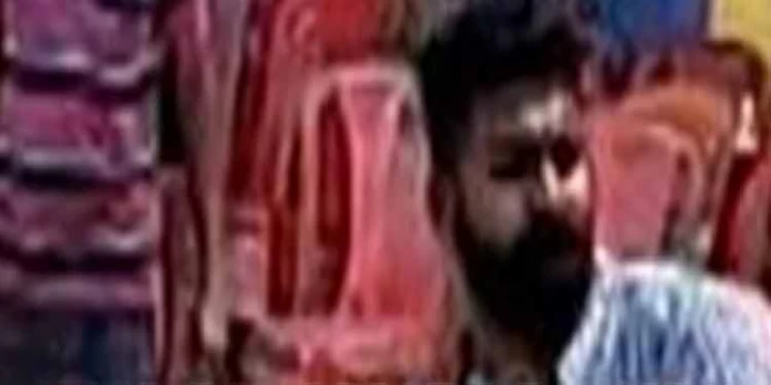 വിഴിഞ്ഞത്തെ സംഘർഷം ; കലാപാഹ്വാനം, ഗൂഢാലോചന , ഇരുകൂട്ടർക്കുമെതിരെ കേസ് വിഴിഞ്ഞത്തെ സംഘർഷം ; കലാപാഹ്വാനം, ഗൂഢാലോചന , ഇരുകൂട്ടർക്കുമെതിരെ കേസ്