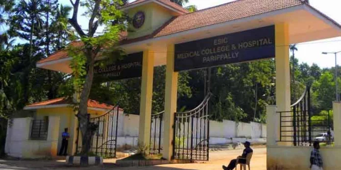 നഴ്സുമാര് ഇല്ലാത്തതിനാല് പാരിപള്ളി സര്ക്കാര് മെഡിക്കല് കോളേജ് പ്രവര്ത്തനം പ്രതിസന്ധിയില് നഴ്സുമാര് ഇല്ലാത്തതിനാല് പാരിപള്ളി സര്ക്കാര് മെഡിക്കല് കോളേജ് പ്രവര്ത്തനം പ്രതിസന്ധിയില്