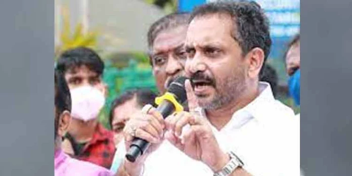 വിഴിഞ്ഞത്ത് കലാപ സാഹചര്യം ഉണ്ടാകാന് കാരണം സര്ക്കാരിന്റെ പിടിപ്പുകേടാണെന്ന് കെ.സുരേന്ദ്രന് വിഴിഞ്ഞത്ത് കലാപ സാഹചര്യം ഉണ്ടാകാന് കാരണം സര്ക്കാരിന്റെ പിടിപ്പുകേടാണെന്ന് കെ.സുരേന്ദ്രന്
