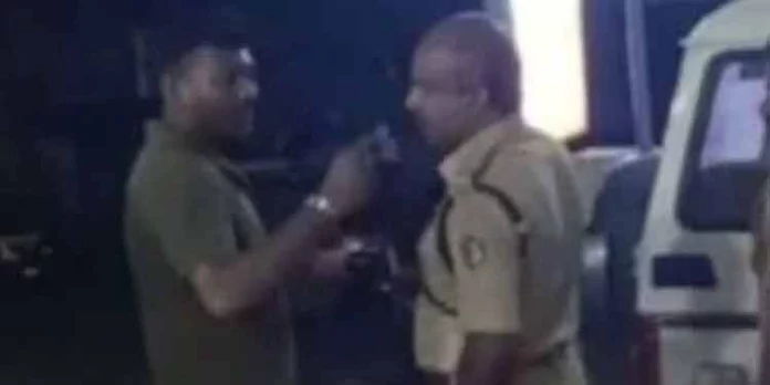 കല്ലറയില് ഡോക്ടറെ ആക്രമിച്ച കേസില് ജാമ്യത്തിലിറങ്ങിയ സൈനികന് സ്ത്രീയെ ആക്രമിച്ചതിന് വീണ്ടും അറസ്റ്റിലായി കല്ലറയില് ഡോക്ടറെ ആക്രമിച്ച കേസില് ജാമ്യത്തിലിറങ്ങിയ സൈനികന് സ്ത്രീയെ ആക്രമിച്ചതിന് വീണ്ടും അറസ്റ്റിലായി