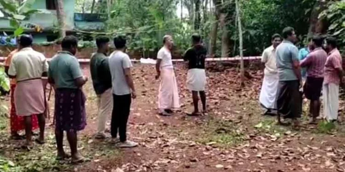 മലപ്പുറം തിരൂര് കന്മത്ത് നവജാത ശിശുവിനെ മരിച്ചനിലയില് കണ്ടെത്തി മലപ്പുറം തിരൂര് കന്മത്ത് നവജാത ശിശുവിനെ മരിച്ചനിലയില് കണ്ടെത്തി