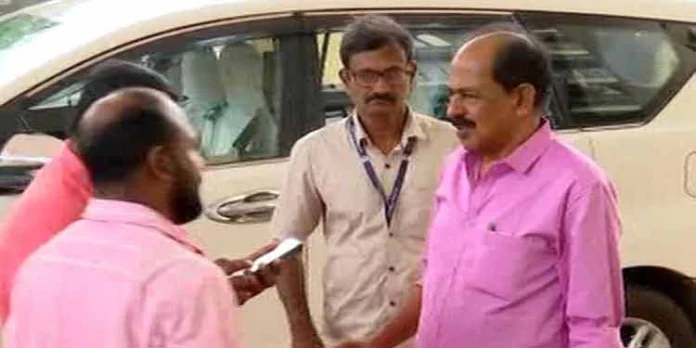 വിഴിഞ്ഞത്ത് സംഘര്ഷം അവസാനിപ്പിക്കാനുള്ള സര്വകക്ഷിയോഗത്തില് പങ്കെടുക്കാന് മന്ത്രിയും വിഴിഞ്ഞത്ത് സംഘര്ഷം അവസാനിപ്പിക്കാനുള്ള സര്വകക്ഷിയോഗത്തില് പങ്കെടുക്കാന് മന്ത്രിയും