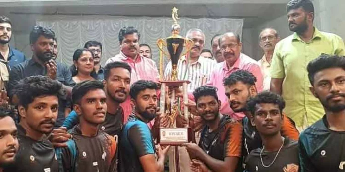 വിജ്ഞാന പോഷിണി ഗ്രൗണ്ടിൽ നടന്നുവന്നിരുന്ന വോളിബോൾ ടൂർണ്ണമെന്റ് സമാപിച്ചു വിജ്ഞാന പോഷിണി ഗ്രൗണ്ടിൽ നടന്നുവന്നിരുന്ന വോളിബോൾ ടൂർണ്ണമെന്റ് സമാപിച്ചു