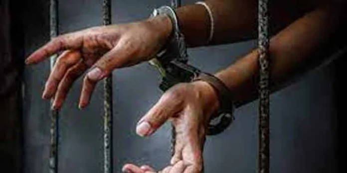 14 വയസുകാരിയെ കൂട്ട ബലാത്സംഗത്തിനിരയാക്കിയ പ്രധാനാധ്യാപകൻ പിടിയിൽ 14 വയസുകാരിയെ കൂട്ട ബലാത്സംഗത്തിനിരയാക്കിയ പ്രധാനാധ്യാപകൻ പിടിയിൽ