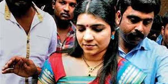 സരിതയെ വിഷം കൊടുത്ത് കൊല്ലാന് ശ്രമിച്ചെന്ന കേസ് കെട്ടിച്ചമച്ചത് : വിനു കുമാര് സരിതയെ വിഷം കൊടുത്ത് കൊല്ലാന് ശ്രമിച്ചെന്ന കേസ് കെട്ടിച്ചമച്ചത് : വിനു കുമാര്