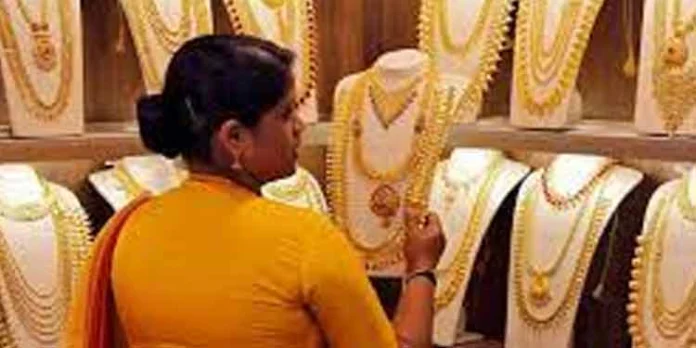 സംസ്ഥാനത്ത് സ്വർണ്ണവില ഇടിഞ്ഞു സംസ്ഥാനത്ത് സ്വർണ്ണവില ഇടിഞ്ഞു