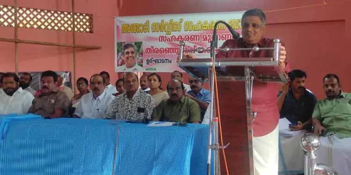 അങ്ങാടി സർവീസ് സഹകരണ ബാങ്ക് ഭരണം നിലനിർത്താൻ ഉറപ്പിച്ച് സഹകരണ മുന്നണി അങ്ങാടി സർവീസ് സഹകരണ ബാങ്ക് ഭരണം നിലനിർത്താൻ ഉറപ്പിച്ച് സഹകരണ മുന്നണി