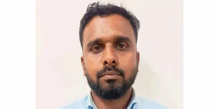 ശ്രീനിവാസന്റെ കൊലപാതകo : പ്രതിയെ ഒളിവില് കഴിയാന് സഹായിച്ചയാളെ അറസ്റ്റ് ചെയ്തു ശ്രീനിവാസന്റെ കൊലപാതകo : പ്രതിയെ ഒളിവില് കഴിയാന് സഹായിച്ചയാളെ അറസ്റ്റ് ചെയ്തു