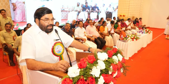 സഹകരണ മേഖലയെ കുറ്റമറ്റതാക്കുന്നതിന് സമഗ്ര നിയമ ഭേദഗതി അവതരിപ്പിക്കും : മന്ത്രി വി.എന്. വാസവന് സഹകരണ മേഖലയെ കുറ്റമറ്റതാക്കുന്നതിന് സമഗ്ര നിയമ ഭേദഗതി അവതരിപ്പിക്കും : മന്ത്രി വി.എന്. വാസവന്