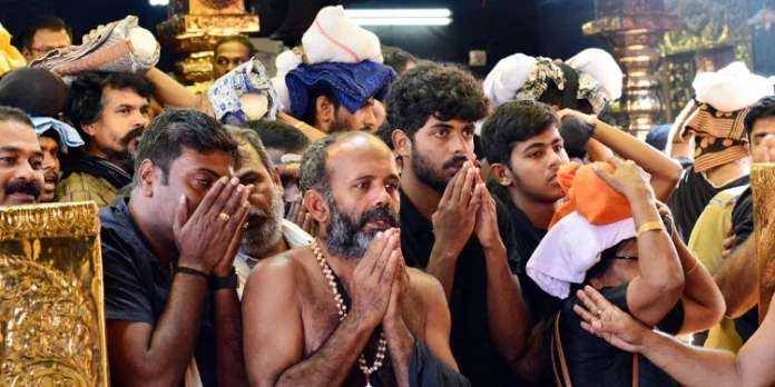 അയ്യനെക്കാണാന് ചൊവ്വാഴ്ച വരെ ശബരീസന്നിധിയിലെത്തിയത് രണ്ടരലക്ഷത്തിലേറെ തീര്ത്ഥാടകര് അയ്യനെക്കാണാന് ചൊവ്വാഴ്ച വരെ ശബരീസന്നിധിയിലെത്തിയത് രണ്ടരലക്ഷത്തിലേറെ തീര്ത്ഥാടകര്