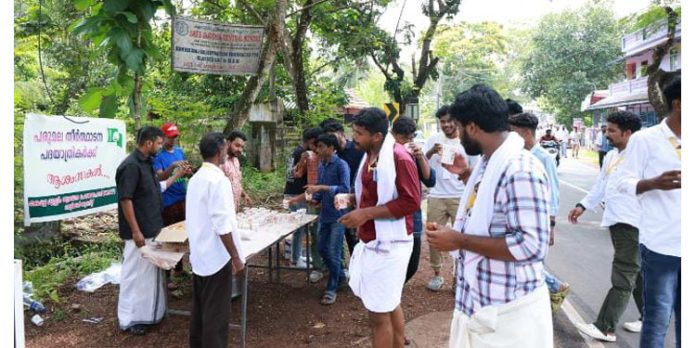 മതമൈത്രിയുടെ സന്ദേശവുമായി പരുമല പദയാത്രികർക്ക് കുടിവെളളവും ഭക്ഷണവും നൽകി മുസ്ലിം യുവജന ഫെഡറേഷൻ പ്രവർത്തകർ മതമൈത്രിയുടെ സന്ദേശവുമായി പരുമല പദയാത്രികർക്ക് കുടിവെളളവും ഭക്ഷണവും നൽകി മുസ്ലിം യുവജന ഫെഡറേഷൻ പ്രവർത്തകർ
