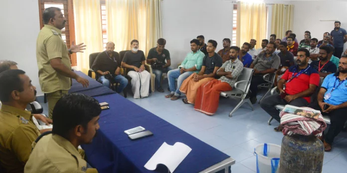 സുരക്ഷിത പൂങ്കാവനത്തിനായി അഗ്നിശമന രക്ഷാസേനയുടെ 18 നിര്ദേശങ്ങള് സുരക്ഷിത പൂങ്കാവനത്തിനായി അഗ്നിശമന രക്ഷാസേനയുടെ 18 നിര്ദേശങ്ങള്