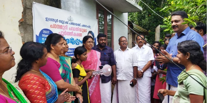 പഠനമുറി താക്കോല് ദാനം നിര്വഹിച്ചു പഠനമുറി താക്കോല് ദാനം നിര്വഹിച്ചു