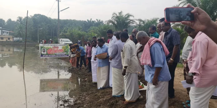 വാളകത്തിനാല് തരിശ് പാടത്ത് ഇനി നെല്ലു വിളയും ; വിത്ത് വിതച്ച് ഡെപ്യൂട്ടി സ്പീക്കര് വാളകത്തിനാല് തരിശ് പാടത്ത് ഇനി നെല്ലു വിളയും ; വിത്ത് വിതച്ച് ഡെപ്യൂട്ടി സ്പീക്കര്