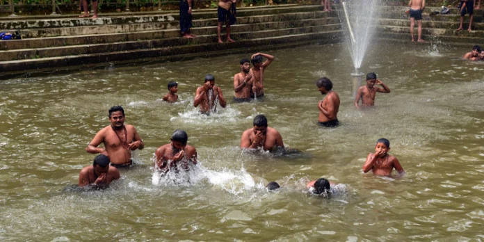 രണ്ടു വര്ഷത്തെ ഇടവേളക്ക് ശേഷം സജീവമായി ഭസ്മക്കുളം രണ്ടു വര്ഷത്തെ ഇടവേളക്ക് ശേഷം സജീവമായി ഭസ്മക്കുളം