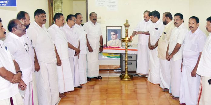 ആര്. ശങ്കര് സാമൂഹ്യ മാറ്റത്തിന് നേതൃത്വം നല്കിയ നേതാവ് : സതീഷ് കൊച്ചുപറമ്പില് ആര്. ശങ്കര് സാമൂഹ്യ മാറ്റത്തിന് നേതൃത്വം നല്കിയ നേതാവ് : സതീഷ് കൊച്ചുപറമ്പില്