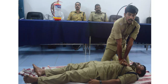 അഗ്നി രക്ഷാ സേന ബോധവത്കരണ പരിശീലന പരിപാടി സംഘടിപ്പിച്ചു അഗ്നി രക്ഷാ സേന ബോധവത്കരണ പരിശീലന പരിപാടി സംഘടിപ്പിച്ചു