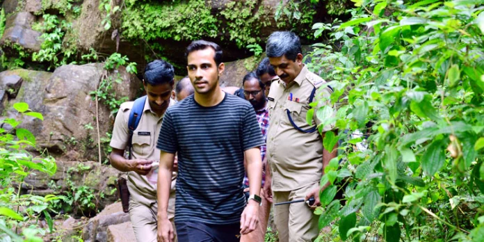 സത്രം ഉപ്പുതറ പുല്ലുമേട് കാനനപാത കാല്നടയായി സന്ദര്ശിച്ച് സബ് കളക്ടറും സംഘവും സത്രം ഉപ്പുതറ പുല്ലുമേട് കാനനപാത കാല്നടയായി സന്ദര്ശിച്ച് സബ് കളക്ടറും സംഘവും