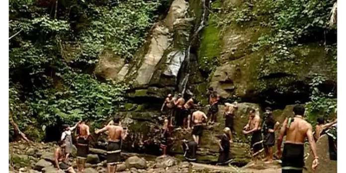 അയ്യപ്പസ്വാമിമാര്ക്ക് പാനനാശിനിയായി ഉരക്കുഴി സ്നാനം അയ്യപ്പസ്വാമിമാര്ക്ക് പാനനാശിനിയായി ഉരക്കുഴി സ്നാനം