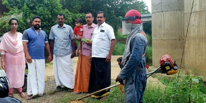 കടവുകൾ വൃത്തിയാക്കൽ ആരംഭിച്ചു കടവുകൾ വൃത്തിയാക്കൽ ആരംഭിച്ചു