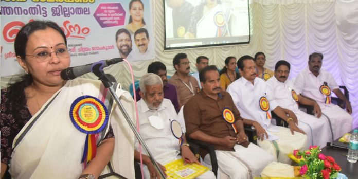 പരിസ്ഥിതി മലിനീകരണം ലഘൂകരിക്കുന്നതിലും ഊര്ജ സുരക്ഷ ഉറപ്പാക്കുന്നതിലും കെഎസ്ഇബിയുടെ പങ്ക് വലുത് : മന്ത്രി വീണാ ജോര്ജ് പരിസ്ഥിതി മലിനീകരണം ലഘൂകരിക്കുന്നതിലും ഊര്ജ സുരക്ഷ ഉറപ്പാക്കുന്നതിലും കെഎസ്ഇബിയുടെ പങ്ക് വലുത് : മന്ത്രി വീണാ ജോര്ജ്