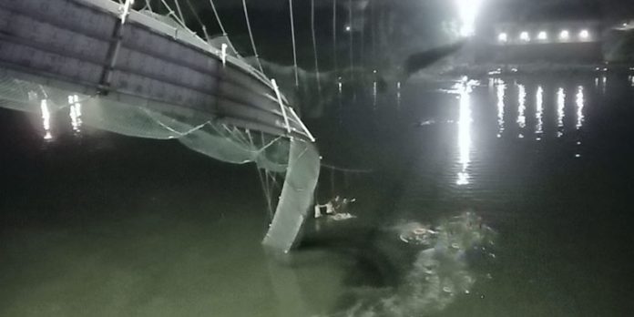 മോർബി തൂക്കുപാലം നിർമാണത്തിൽ വൻവെട്ടിപ്പ് ; അറ്റകുറ്റപ്പണിക്ക് അനുവദിച്ചത് 2 കോടി – ചെലവഴിച്ചത് 12 ലക്ഷം മോർബി തൂക്കുപാലം നിർമാണത്തിൽ വൻവെട്ടിപ്പ് ; അറ്റകുറ്റപ്പണിക്ക് അനുവദിച്ചത് 2 കോടി – ചെലവഴിച്ചത് 12 ലക്ഷം