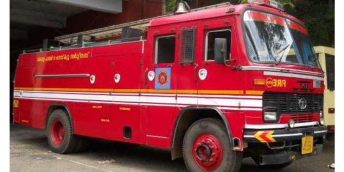 ദേഹാസ്വാസ്ഥ്യം ; മരത്തിൽ കുടുങ്ങിയ തൊഴിലാളിയെ അഗ്നി രക്ഷാസേന രക്ഷപ്പെടുത്തി ദേഹാസ്വാസ്ഥ്യം ; മരത്തിൽ കുടുങ്ങിയ തൊഴിലാളിയെ അഗ്നി രക്ഷാസേന രക്ഷപ്പെടുത്തി