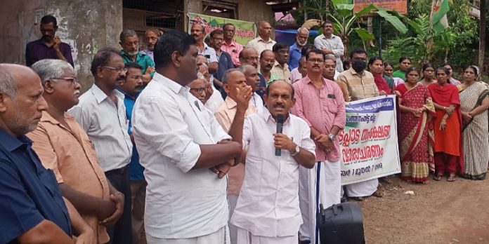 സിൽവർ ലൈൻ വിരുദ്ധ ജനകീയ സമിതി പ്രഖ്യാപിച്ച കിടപ്പാട സംരക്ഷണ വാരാചരണം തുടങ്ങി സിൽവർ ലൈൻ വിരുദ്ധ ജനകീയ സമിതി പ്രഖ്യാപിച്ച കിടപ്പാട സംരക്ഷണ വാരാചരണം തുടങ്ങി