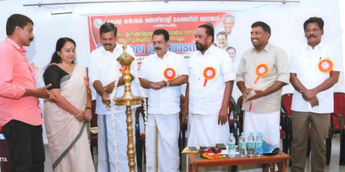 കര്ഷകതൊഴിലാളി ക്ഷേമനിധി ബോര്ഡ് ആനുകൂല്യവിതരണം കര്ഷകതൊഴിലാളി ക്ഷേമനിധി ബോര്ഡ് ആനുകൂല്യവിതരണം