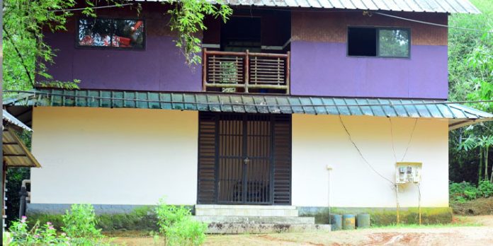 കെട്ടിടം നിർമ്മിച്ചിട്ട് നാല് വർഷമായിട്ടും തുറന്ന് നൽകാതെ കുട്ടവഞ്ചി സവാരി കേന്ദ്രത്തിലെ ശുചിമുറികൾ കെട്ടിടം നിർമ്മിച്ചിട്ട് നാല് വർഷമായിട്ടും തുറന്ന് നൽകാതെ കുട്ടവഞ്ചി സവാരി കേന്ദ്രത്തിലെ ശുചിമുറികൾ