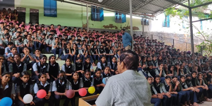 കണക്ക് പഠനം എളുപ്പമാക്കി നോളജ് വില്ലേജ് ക്ലാസ് ; റാന്നി എം എൽഎയുടെ പദ്ധതി സൂപ്പർഹിറ്റ് കണക്ക് പഠനം എളുപ്പമാക്കി നോളജ് വില്ലേജ് ക്ലാസ് ; റാന്നി എം എൽഎയുടെ പദ്ധതി സൂപ്പർഹിറ്റ്
