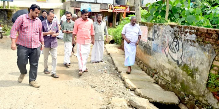 കോന്നി മണ്ഡലത്തിലെ റീബില്ഡ് കേരള പ്രവര്ത്തന പുരോഗതി വിലയിരുത്തി കോന്നി മണ്ഡലത്തിലെ റീബില്ഡ് കേരള പ്രവര്ത്തന പുരോഗതി വിലയിരുത്തി