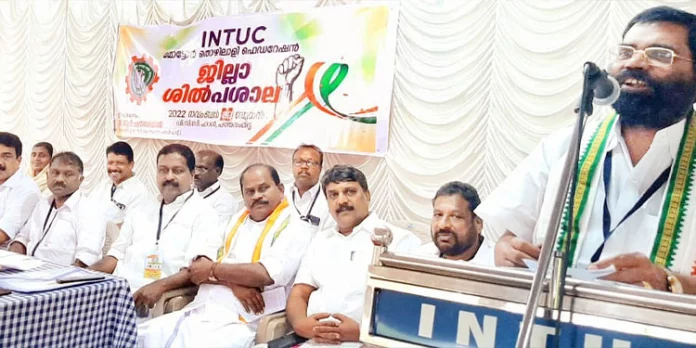 മോട്ടോർ തൊഴിലാളികൾക്ക് സബ്സിഡി നിരക്കിൽ ഇന്ധനം നൽകണം : പി ടി പോൾ മോട്ടോർ തൊഴിലാളികൾക്ക് സബ്സിഡി നിരക്കിൽ ഇന്ധനം നൽകണം : പി ടി പോൾ