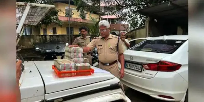 മതിയായ രേഖകളില്ലാതെ വാഹനത്തില് ഒളിപ്പിച്ച് കടത്തുകയായിരുന്ന 78 ലക്ഷം രൂപ പിടികൂടി മതിയായ രേഖകളില്ലാതെ വാഹനത്തില് ഒളിപ്പിച്ച് കടത്തുകയായിരുന്ന 78 ലക്ഷം രൂപ പിടികൂടി